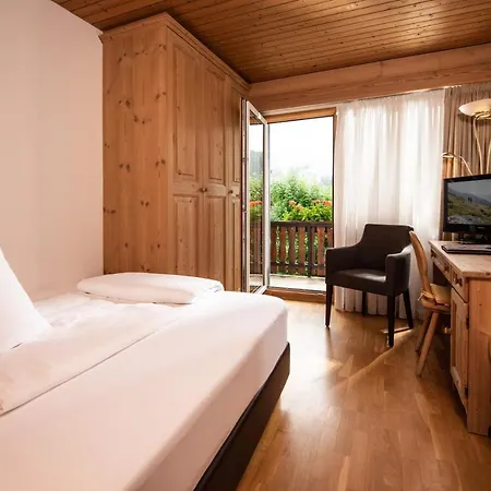 Bellaval 3* Скуоль